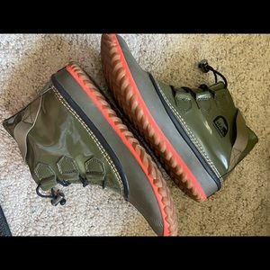 Sorel Out'n About Glow Booties